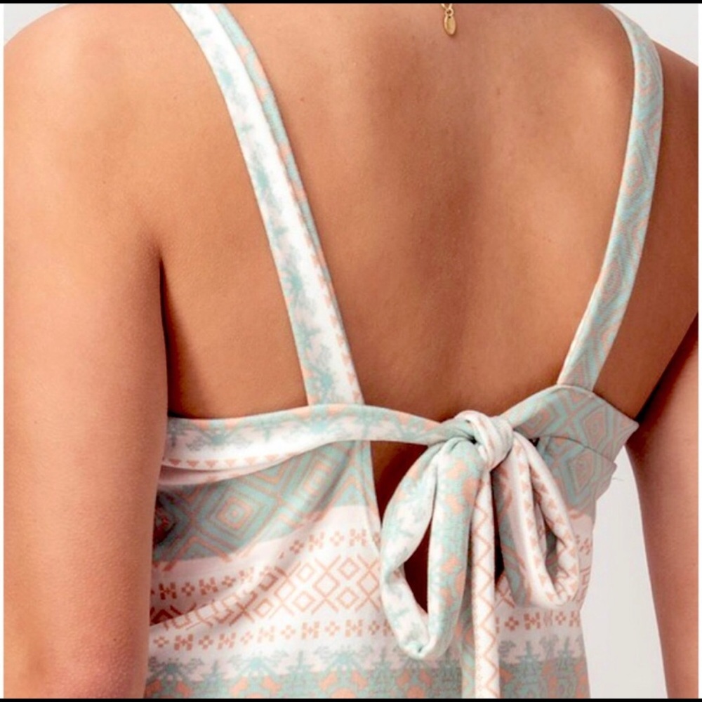 Cute and soft cropped top with back tie - Picture 2 of 3